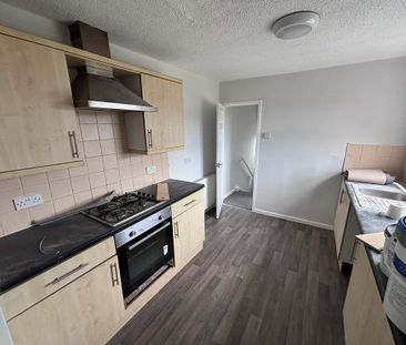 3 bedroom flat to rent - Photo 6