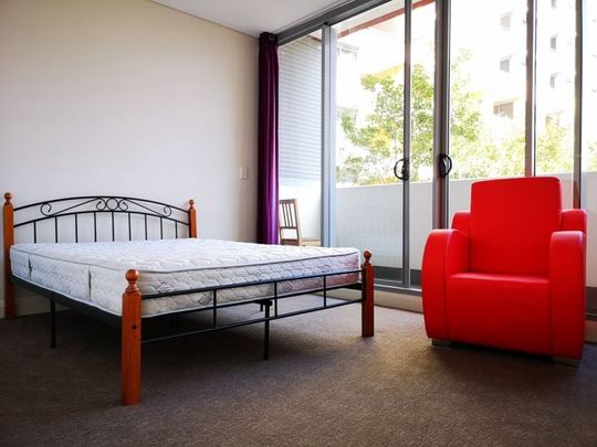 Furnished 2-Bedroom Apartment | North-Facing | Prime Hurstville Location - Photo 1