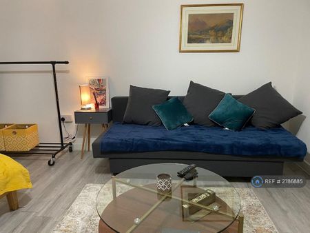 1 bedroom flat to rent - Photo 2