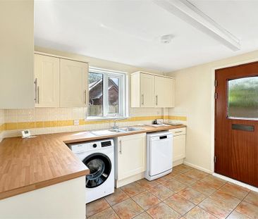 3 bedroom detached bungalow to rent - Photo 6