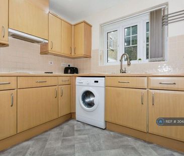 1 bedroom in a flat share to rent - Photo 4