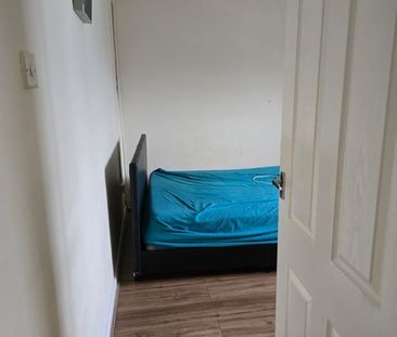 3 Bed Flat, Croydon Road, E13 - Photo 6