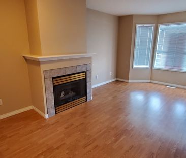 Gorgeous Deer Park Townhouse! 2 Bedrooms 2.5 Baths!! FULLY FINISHED!! - Photo 6