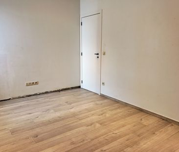 Gerenoveerde open bebouwing met 3 slaapkamers, zuidgerichte tuin en... - Foto 1