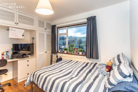 4 bedroom terraced house to rent - Photo 4