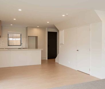 Brand New Living on Burlington Street - Photo 3