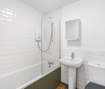 2 bedroom semi-detached house to rent - Photo 6