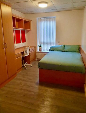 7 bedroom flat to rent - Photo 2