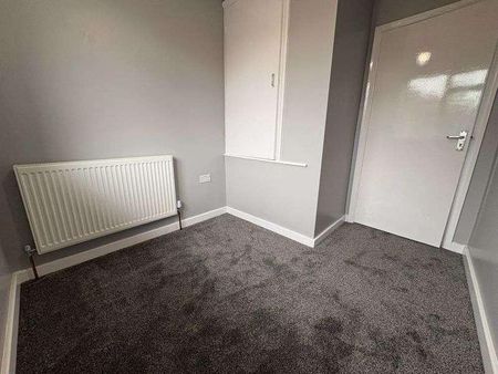 Stirling Close, Uxbridge, UB8 - Photo 2