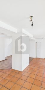 FRESHLY RENOVATED WITH A LARGE BALCONY - Foto 3