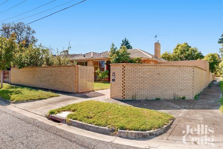14 Magnolia Avenue, Bentleigh East - Photo 2
