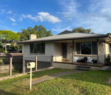 32 Pilliga Street, Southport QLD 4215 - House For Rent | Domain - Photo 5