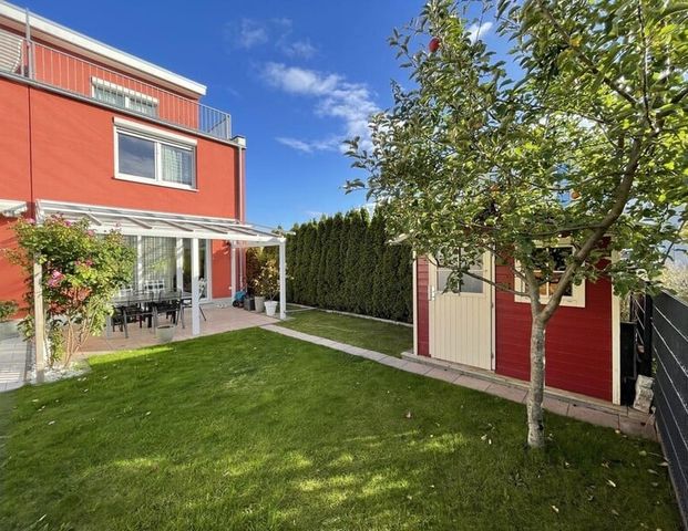 Modernes Reihenendhaus (Bj. 2012) mit Garten, Terrasse & Einbauküche - Foto 1