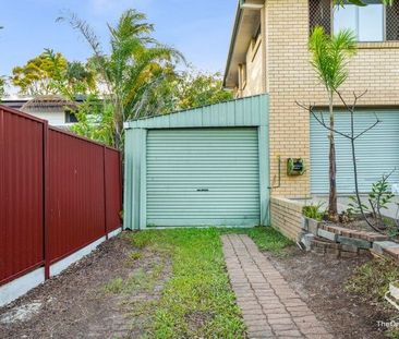 Cozy 1-Bedroom House Level with Pool Access & Driveway - Photo 6