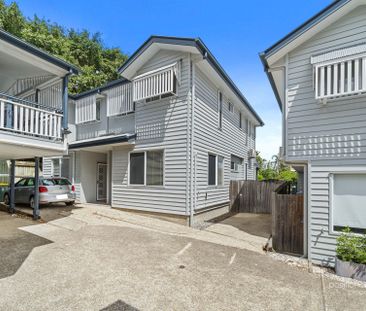 Contemporary and Convenient 3-Bedroom Home in East Brisbane - Photo 2