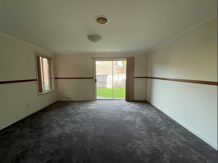 Spacious and Bright 3-Bedroom Home in Epping - Photo 4