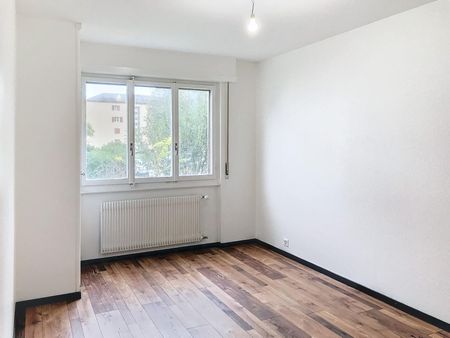 Appartement de 2 pièces au rez-de-chausée d'un petit immeuble - Photo 3