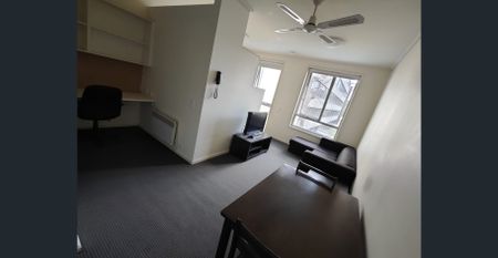 Stylish Furnished Apartment with Pool View – Walk to Uni & Lygon Street - Photo 5