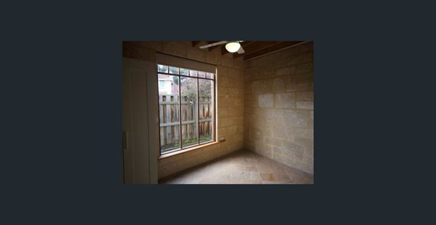 UNIQUE 5X1 HOME IN LOVELY ACSOT ESTATE - Photo 1