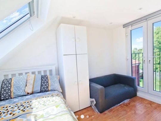 Room in a Shared House, Saxon Drive, W3 - Photo 1