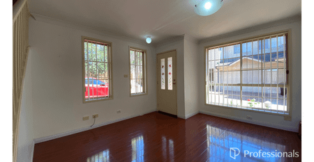 SPACIOUS AND WELL PRESENTED THREE BEDROOM TOWNHOUSE IN PRIME LOCATION! - Photo 3