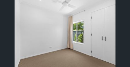 Stylish Family Living in a Prime Birkdale Pocket - Your Bayside Retreat Awaits! - Photo 4