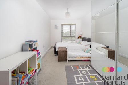 Royal Engineers Way, London, Millbrook Park - Photo 3