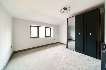 3 bedroom end of terrace house to rent - Photo 2