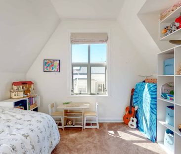 COMFORT AND CALM IN THORNDON - Photo 3