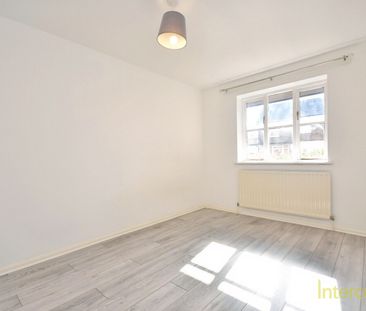 Rushes Court, CM23, Bishops Stortford - Photo 2