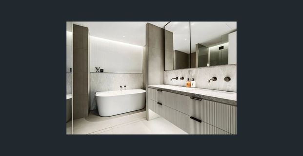 Luxury 3-Bedroom Apartment in Prestigious Munro House - Photo 1