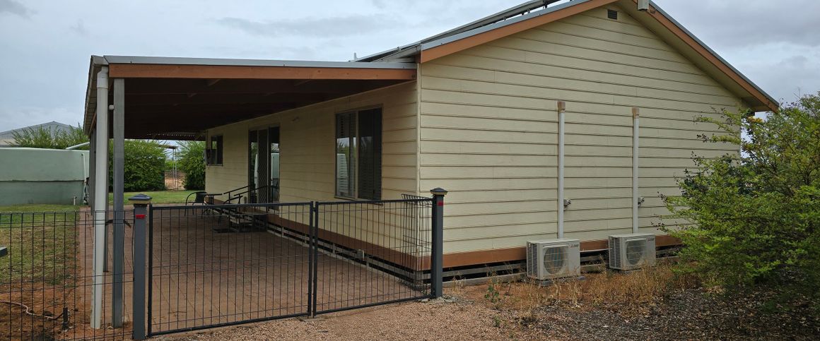 Peacefully tucked away in Jefferys Lane on the outskirts of Red Cliffs is this recently renovated 2 bedroom home. - Photo 1