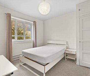 3 bedroom flat to rent - Photo 2