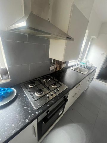 5 bedroom house of multiple occupation to rent - Photo 5