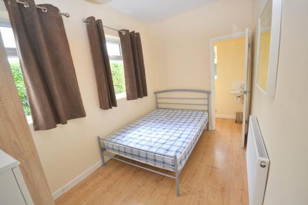 3 bedroom terraced house to rent - Photo 3