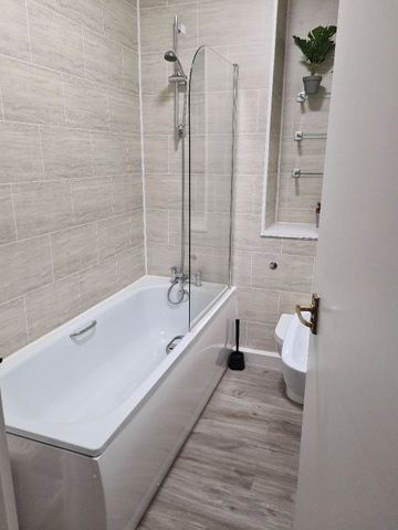 3 bedroom apartment to rent - Photo 3