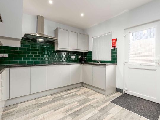 1 bedroom in a house share to rent - Photo 1