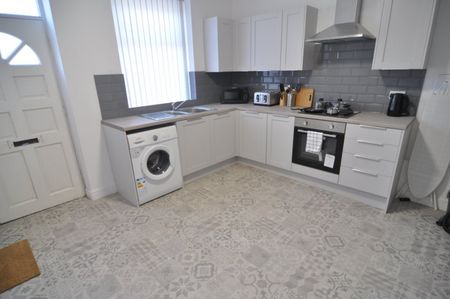 1 bed House Share - To Let - Photo 2