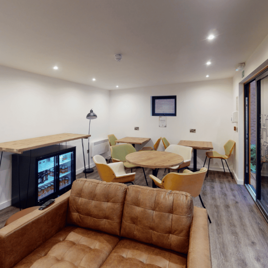 Silver 2 Bed Apartment - Photo 1