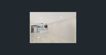 MODERN TOWNHOUSE CLOSE TO WESTFIELD CARINDALE - Photo 3