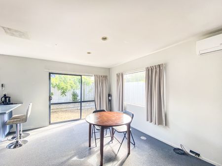 ELLERSLIE - 3 Bedroom House in a good location - Photo 2