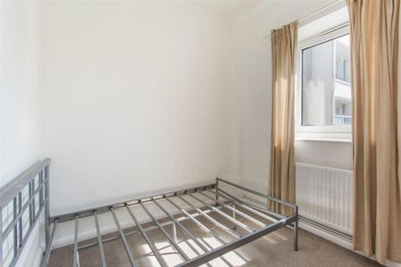 3 bedroom flat to rent - Photo 2