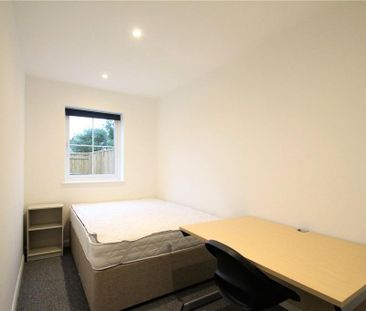 4 bedroom semi-detached house to rent - Photo 4