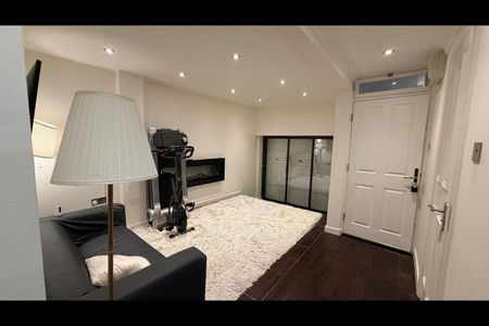 3 Bed Semi-Detached House, Bray Crescent, SE16 - Photo 3