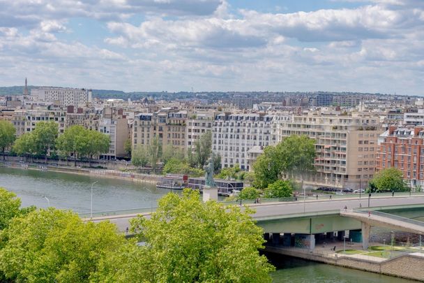Appartement à louer quai de Grenelle, Paris 15ème - Photo 1