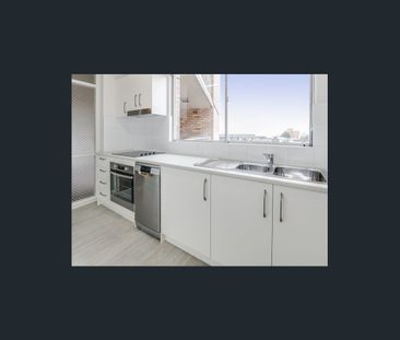 CHARMING ONE BEDROOM APARTMENT WITH SECURE PARKING - Photo 1