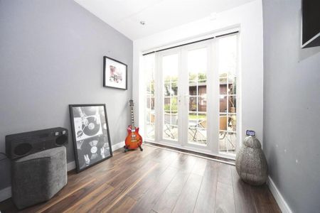 3 bedroom semi-detached house to rent - Photo 4