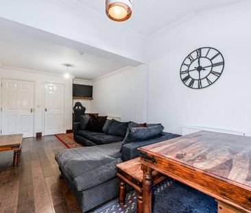 4 bedroom semi-detached house to rent - Photo 4