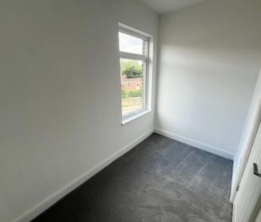 3 bedroom end of terrace house to rent - Photo 4