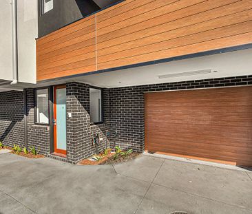 Stylish and Modern Three-Bedroom, Three-Bathroom Home in Prime Foot... - Photo 4